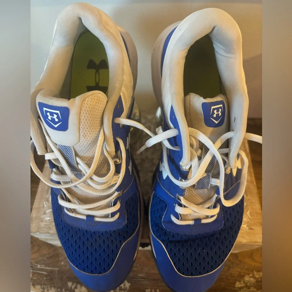 UNDER ARMOUR | Blue and White Sneakers Size 10.5